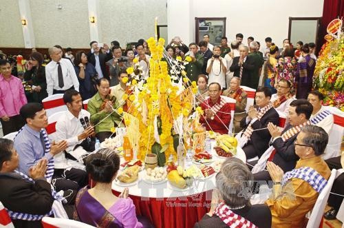 Laotische Botschaft in Hanoi feiert das Neujahrsfest Bunpimay - ảnh 1